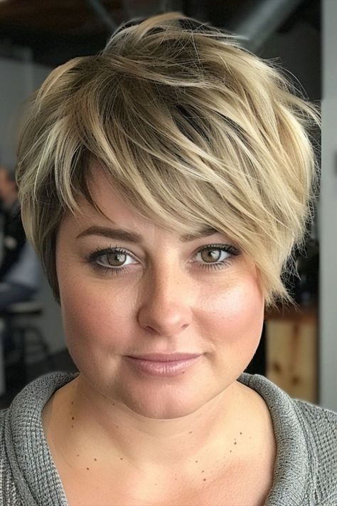 Long Choppy Pixie Cut for a Fat Face Thick Hair Pixie Cut, Fat Face Haircuts, Hairstyles For Fat Faces, Chubby Face Haircuts, Hairstyle For Chubby Face, Short Choppy Haircuts, Longer Pixie Haircut, Choppy Haircuts, Haircuts For Fine Hair