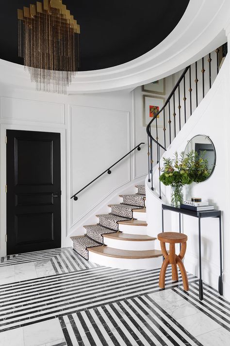 Painting Interior Doors Black, Gabriel Scott, Painted Interior Doors, Black Interior Doors, Monochrome Interior, Interior Design Per La Casa, Black And White Interior, Foyer Design, Black Ceiling