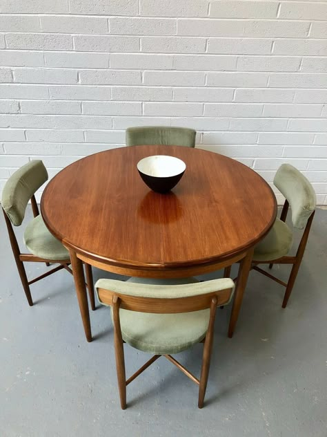 Vintage Round Table And Chairs, 70s Dining Room Table, Small Mid Century Dining Room, Mcm Dining Table And Chairs, Apartment Dining Room Table, Danish Teak Dining Table, 70s Kitchen Table, 70s Dining Chairs, G Plan Dining Table