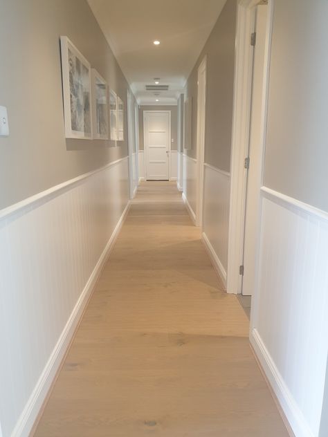 Vj Panelling Hallway, Hallway Colour Schemes, Beige Hallway, Hallway Colours, Narrow Hallway Decorating, Wainscoting Panels, Narrow Hallway, Chic Home Decor, House Entrance