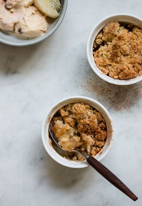 Quick Apple Crisp, Apple Crisp Recipe With Oats, Recipe With Oats, Easy Apple Crumble, Cracker Barrel Recipes, Healthy Apple Crumble, Batch Baking, Healthy Apple Crisp, Batch Recipes