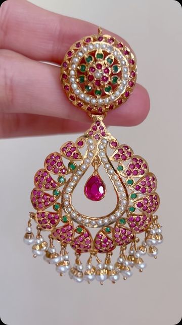 Churi Design, Chandbali Gold, Jadau Set, Jadau Jwellery, Jadau Earrings, 22k Gold Jewelry Necklaces, Hyderabadi Jewelry, Wedding Jewellery Designs, Jadau Jewellery