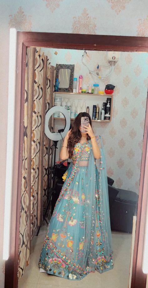 Lehenga Mirror Selfie, Cute Selfies, Indian Wedding Gowns, Snap Streak Ideas Easy, Latest Bridal Dresses, Desi Fashion Casual, Casual Indian Fashion, Saree Designs Party Wear, Couple Selfies