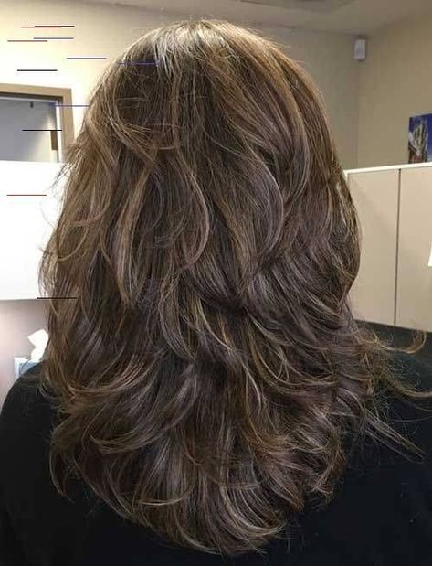 Volume Layer Haircut Wavy Hair, Layered Hairstyles With Bangs Short, 2023 Medium Long Haircuts, Shag Layered Hairstyles With Bangs, Very Layered Hair Medium With Bangs, Haircuts Women Layers, Layered Medium Length Hair Wavy, High Layers Medium Hair, Mid Length Hair With Layers Curly Waves