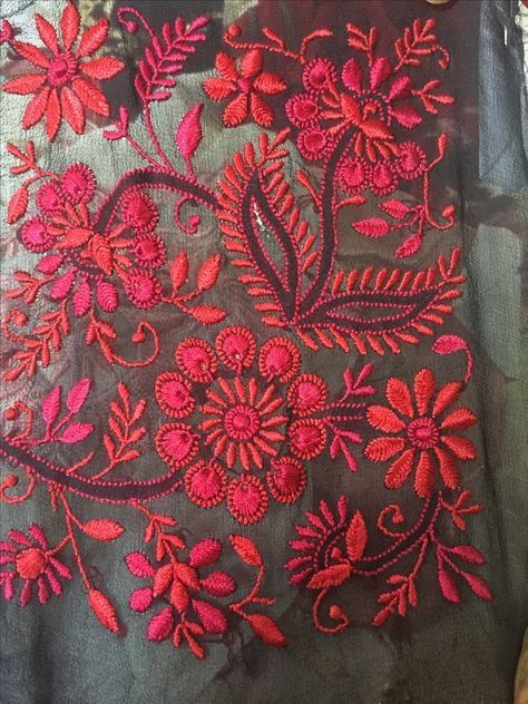 Embroidery On Red Fabric, Chikankari Embroidery Motifs, Mughal Embroidery, Textile Decoration, Chikan Embroidery, Mughal Emperor, Chikankari Embroidery, Hand Embroidery Dress, Decoration Styles