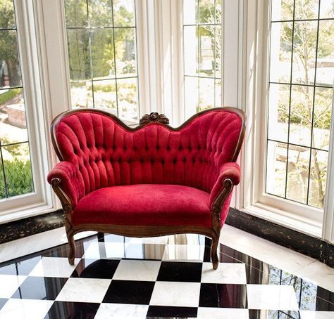 Modern Victorian Furniture, Black And White Checkered Floor, Checkered Floor, Red Couch, Modern Victorian, Victorian Furniture, Red Chair, White Floors, Design Del Prodotto