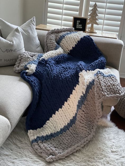 Large Yarn Crochet Blanket, Chunky Blanket Diy, Chunky Blanket Pattern, Chunky Knit Blanket Pattern, Chunky Yarn Blanket, Chunky Blankets, Chunky Crochet Blanket Pattern, Diy Knit Blanket, Modern Crochet Blanket