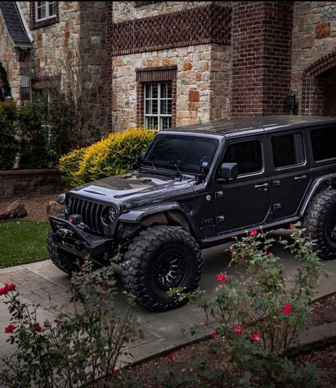 Luxury Car Interior Design, Aesthetic Car Ride, All Black Jeep, Black Jeep Wrangler, Rolls Royce Car, Jeep Lifestyle, Royce Car, Custom Jeep Wrangler, Jeep Mods