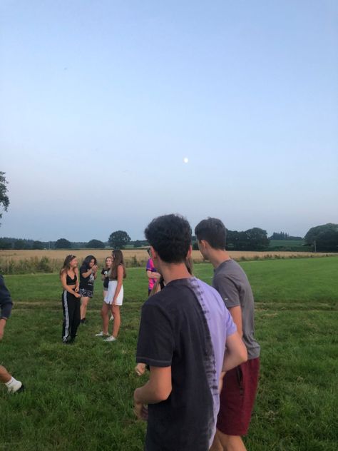 Summer Group Aesthetic, Park Party Aesthetic, Group Of Friends Aesthetic Boys And Girls, Group Camping Aesthetic, Field Party Aesthetic, Uk Party Aesthetic, Uk High School Aesthetic, Boys Friendship Aesthetic, Group Friendship Aesthetic Faceless