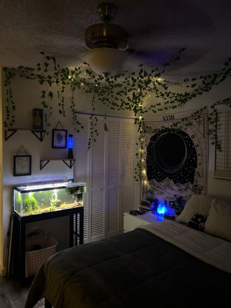 Room Ideas Aesthetic Minimalist Dark, Aesthetic Room Spiritual, Room Ideas Aesthetic Spiritual, Gothic Cottage Core Bedroom Aesthetic, Witchy Apartment Living Room, Plant Goth Bedroom, Dark Witchcore Bedroom, Bedroom Inspirations Hippie, Small Witchy Bedroom Ideas