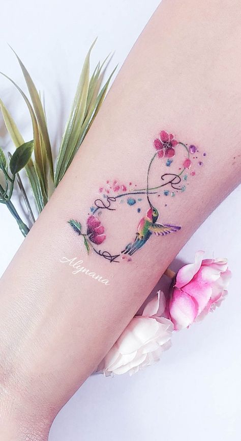 Signo Infinito, Flores, Colibrí e iniciales por Alynana Tattoos - Tatuajes para Mujeres Color Flower Tattoos For Women, Hummingbird Flower Tattoos, Infinity Tattoo Designs, Tattoos For Women Flowers, Tasteful Tattoos, Infinity Tattoos, Tatuaje A Color, Wrist Tattoos For Women, Hummingbird Tattoo