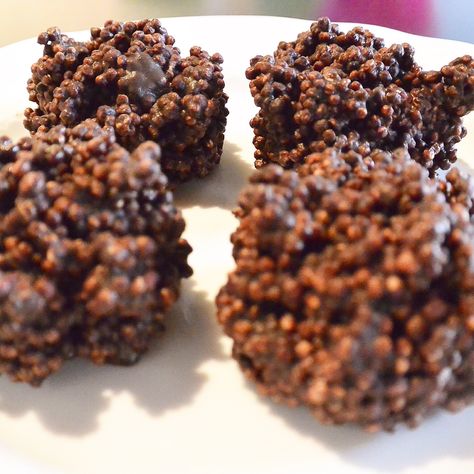 Quinoa Healthy Recipes, Quinoa Pops, Popped Quinoa, Quinoa Snacks, Chocolate Quinoa, Quinoa Recipes Healthy, Puffed Quinoa, Chocolate Pops, Quinoa Healthy