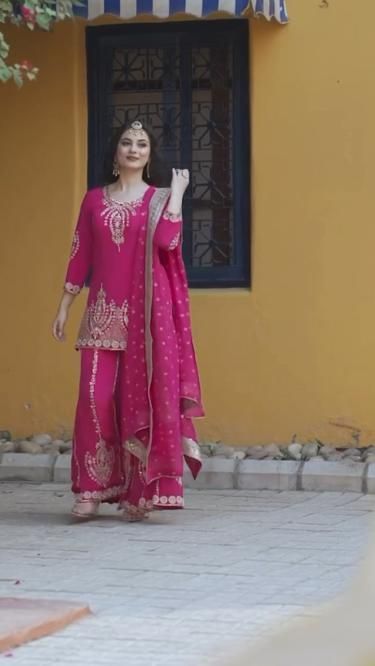 India Style Dress, Boutique Suit, Suit Punjabi, Punjabi Suits Designer Boutique, Haldi Outfits, Trendy Suits, Velvet Dress Designs, Anarkali Dress Pattern, Latest Bridal Dresses