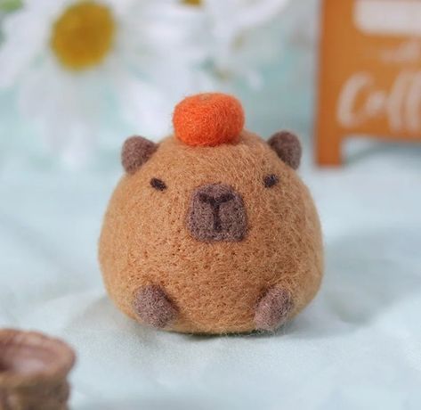 Needle Felting Ideas Animals, Orange Things To Crochet, Mini Needle Felting, Felted Wool Crafts Ideas, Cute Felt Plushies, Easy Needle Felting Ideas, Easy Felting Projects, Needle Felting Ideas For Beginners, Cute Needle Felting Ideas