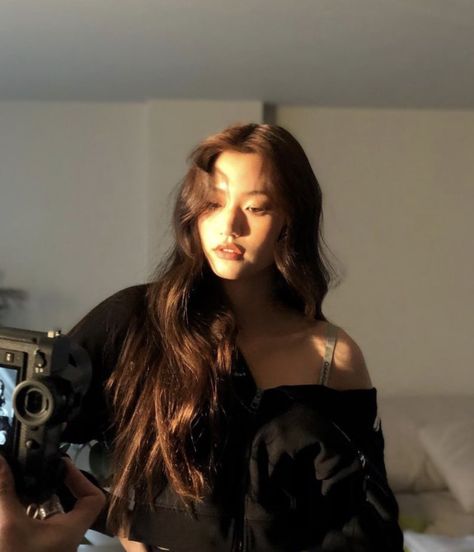 Kim Doyeon, Kim Chungha, Cortes De Cabello Corto, Korean Girl, Kpop Girls, Ulzzang, Pretty People, Long Hair, Strapless Top