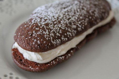 Devil Dogs Recipe, Whoopi Pies, Hostess Cakes, Dogs Recipes, Whoopie Pie Recipe, Dessert Items, Classic Cookies Recipes, Snack Cakes, Whoopie Pie