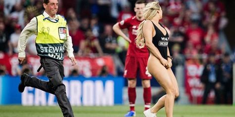 58 Pics and Memes To Improve Your Mood - Wow Gallery Tottenham Hotspur Players, Scantily Clad, Champions League Final, Google Trends, Swimsuit Models, Womens Football, All Eyes, Uefa Champions League, Tottenham Hotspur