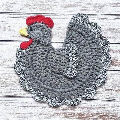 Chicken pot holder | Sewing patterns, Chicken crafts, Chicken quilt Crocheted Chicken, Kitchen Grey, Crochet Potholder Patterns, Crochet Hot Pads, Crochet Chicken, Confection Au Crochet, Potholder Patterns, Crochet Potholders, Crochet Butterfly