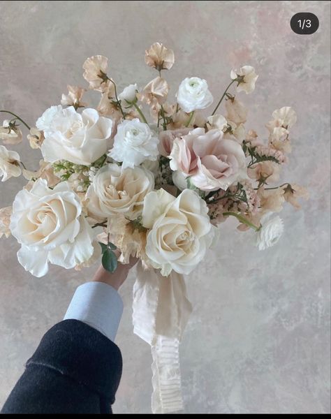 Cream Color Bouquet, Organic White Bouquet, Pink And Cream Bouquet, Boho Wedding Florals Bouquets, Ethereal Floral Arrangements, Vintage Wedding Florals, December Wedding Flowers, Muted Pastel Wedding, Classic Wedding Colors