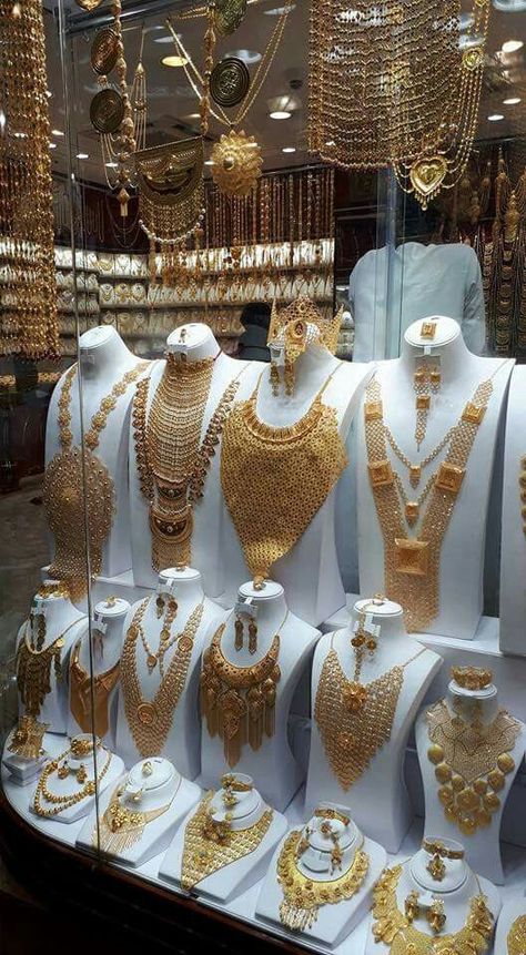 Gold Jewlry, Dubai Gold Jewelry, Unique Gold Jewelry Designs, Gold Everything, New Gold Jewellery Designs, Henna Party, Saudi Gold, Rich Girl Aesthetic, Gold Bridal Jewellery Sets