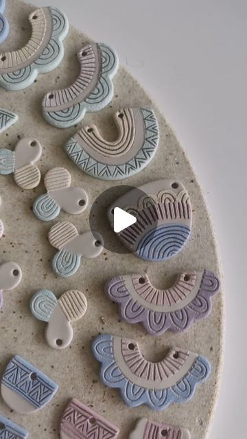 Handmade Ceramic Jewelry, Cerámica Ideas, Ceramic Jewelry, Bling Bling, Kiln, Handmade Ceramics, Coming Soon, Handmade Jewelry, Ceramics