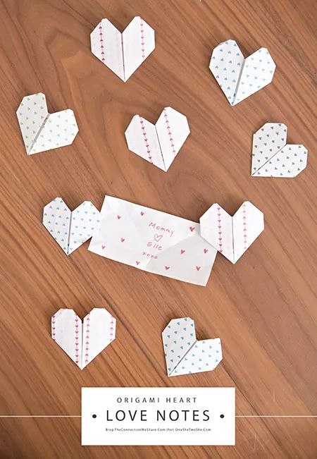 Hart Origami, Origami Hearts, Heart Tutorial, Origami Bookmark, Origami Love, Origami Butterfly, Origami Heart, Heart Garland, Easy Origami