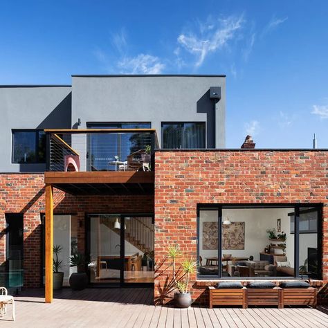 Industrial Exterior Design, Industrial House Exterior, Modern Brick House, Industrial Exterior, Home Extensions, Classic Facade, English Houses, Apartment Exterior, House Cladding