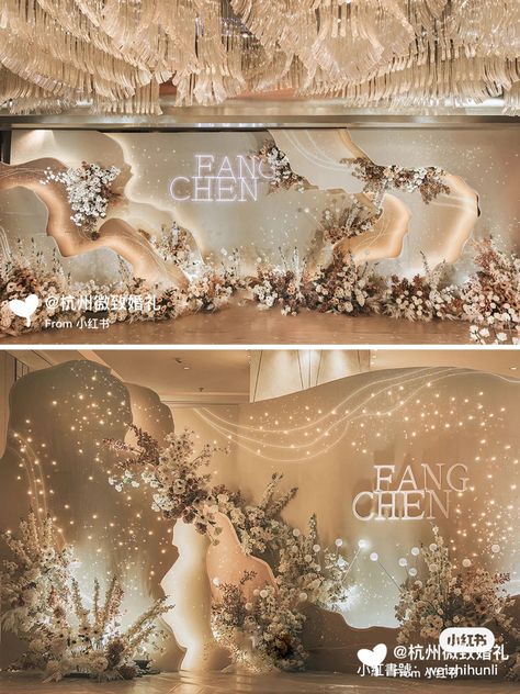 Wedding Stage Backdrop Elegant Simple, Luxury Backdrop Design, Simple Booth Design Exhibition, Modern Luxury Wedding Decor, Wedding Gallery Decoration, Wedding Stage Design Backdrop Ideas, Modern Wedding Backdrop, Minimalist Wedding Table Decor, Wedding Backdrop Reception