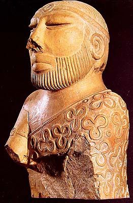 The Priest with Trefoil Drape (Indus Valley: 3300-1300 B.C.)..significant find... Indus Valley Civilization Project Ideas, Ancient Civilisations, Mohenjo Daro, Earth Drawings, Easy Mandala, Ancient History Facts, Indus Valley, History Project, Indus Valley Civilization