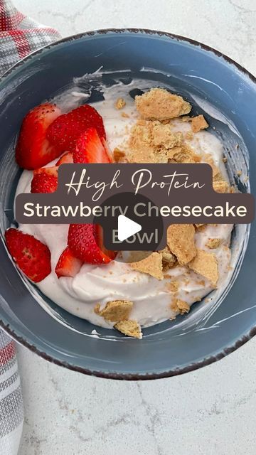 Tami Smith - MACRO-FRIENDLY RECIPES on Instagram: "Whipped Strawberry Cheesecake Bowl with 34g of Protein 🍓🍰 Save this & try for the next time you get a craving for something sweet 😋 1 5.3 oz. container vanilla greek yogurt (I used Two Good) 2 tbsp. strawberry cream cheese 1 scoop strawberry cheesecake protein powder (I used Clean Simple Eats, Code TAMI saves you) - vanilla would work great, too! 2 tbsp. lite whipped topping 3 large strawberries, chopped 1/2 graham cracker sheet, crushed In a small mixing bowl, add Greek yogurt, cream cheese, protein powder, and whipped topping. Whip until smooth and well combined. Top with crushed graham crackers and chopped strawberries and enjoy! Calories 332 Protein 34g Carbs 24g Fats 11g #strawberrycheesecakeproteinbowl #proteinstrawberrycheesec Strawberry Cheesecake Yogurt Parfait, Greek Yogurt Macro Recipes, Strawberries And Cream Protein Powder Recipes, Strawberry Cheesecake Cottage Cheese, Protein Cheesecake Dip, Protein Powder Yogurt Bowls, Cool Whip And Protein Powder, Strawberry Cheesecake Yogurt Bowl, Protein Yogurt Parfait