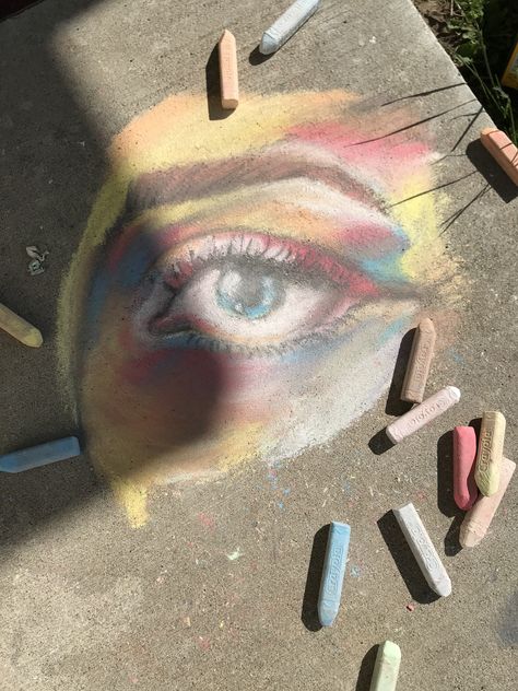 Sidewalk Chalk Art Ideas Aesthetic, Realistic Chalk Art, Chalk Street Art, Fun Chalk Art Ideas, Chalk Art Inspiration, Big Chalk Art, Cool Chalk Art, Cool Chalk Drawings, Chalk Art Aesthetic