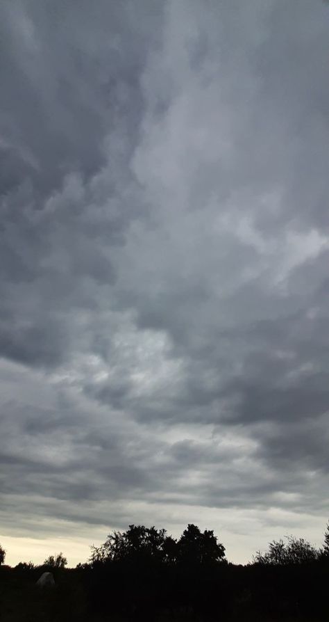 cielo, nubes, fotos paisaje, foto random, cielo aesthetic, nubes grises, nublado, Clouds Rainy Aesthetic, Cloudy Sky Photo, Cloudy Skies Aesthetic, Cloudy Rainy Weather Aesthetic, Aesthetic Weather Pictures, Calm Photos Aesthetic, Cloudy Wallpaper Aesthetic, Cloudy Weather Wallpaper, Cloudy Rainy Sky Aesthetic