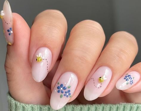 Flower And Bee Nails, Bee Nails Acrylic, Nails Bees, Cottage Nails, Tangled Nails, Honey Nails, Bee Nail Art, Bee Nails, Spooky Pumpkins