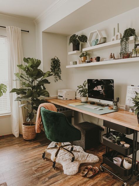 Stylish Office Desks, Boho Office, Cozy Office, Home Decor Ideas Bedroom, Cozy Home Office, Interior Design Per La Casa, Office Room Decor, Decor Ideas Bedroom, Home Office Setup