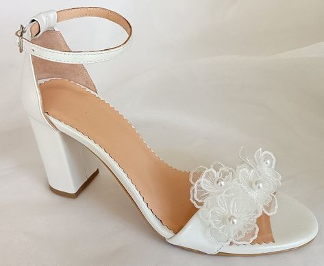 Wedding Shoes Ivory, Block Heels Wedding, Flower Wedding Shoes, Pearl Heels, Organza Flowers, Bridal Heels, Ivory Bridal, Wedding White, Womens Wedding Shoes