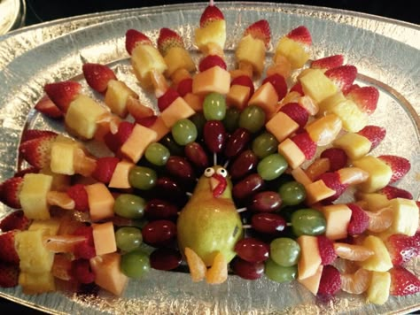 Fruit kabob turkey Simple Strawberry Cake, Turkey Kabobs, Turkey Fruit, Fruit Kabob, Fruit Turkey, Thanksgiving Fruit, Strawberry Cake Recipe, Dressing For Fruit Salad, Fruit Appetizers