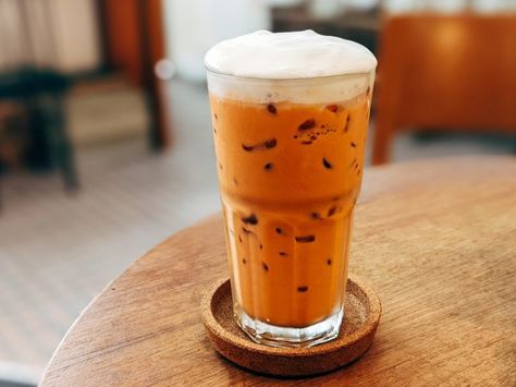 7 best Thai drinks to try in Thailand, from iced tea to roselle juice Thai Drinks, Roselle Juice, Thai Tea Recipes, Thai Iced Coffee, Thai Iced Tea, Caffeine In Tea, Thai Milk Tea, Chrysanthemum Tea, Drinks To Try