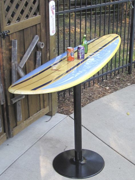 My surfboard table                                                                                                                                                      More Marina Decor, Fisherman Decor, Surfboard Bar, Meja Outdoor, Terrace Inspiration, Diy Surfboard, Decoration Surf, Surfboard Table, Ideas Terraza