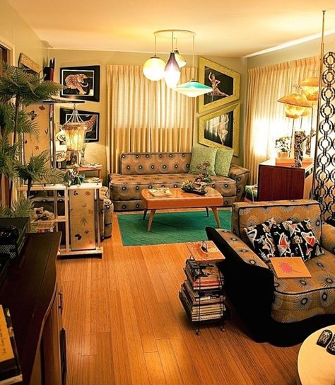 1950s Living Room Vintage, 1950s Aesthetic Home, 50s Living Room, 1950s Living Room, 1950s Aesthetic, Retro Living Room, 70s House, Vintage Living Room, Room Idea