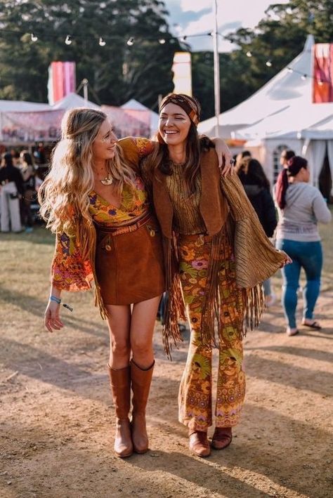 Check out these 70s outfits and 70s fashion for any 70s party! Moda Z Lat 70., 70s Outfit Inspiration, Hippie Outfits 70s, Outfits 60s, Look Hippie Chic, 70s Inspired Outfits, 70 Outfits, Look Boho Chic, Moda Hippie