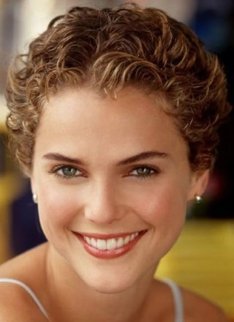 Haircuts Thick Curly Hair, Haircuts For Thick Frizzy Hair, Thick Frizzy Hair, Short Curly Hairstyles For Women, Frizzy Curly Hair, Hairstyles Girl, Thick Wavy Hair, Keri Russell, Short Curly Hairstyles