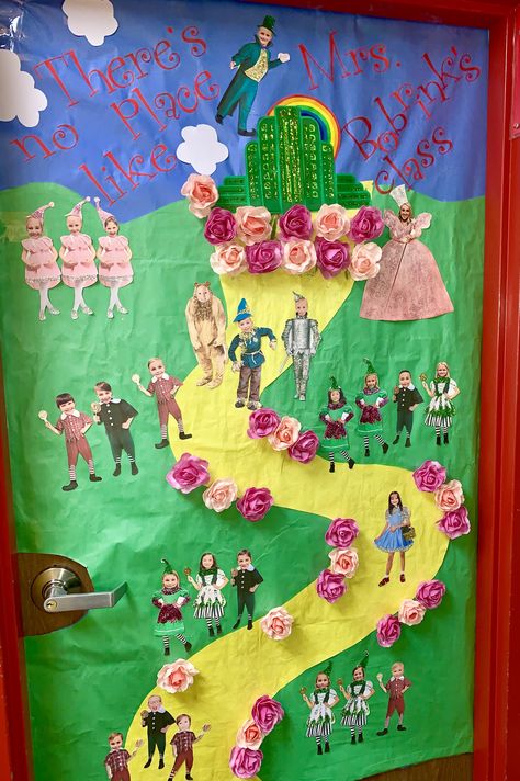 Reading Is Magic Door Display, Wizard Of Oz Door Decorations Classroom, Wizard Of Oz Classroom Door, Wizard Of Oz Teacher Appreciation Week, Wizard Of Oz Door Decorations, Wizard Of Oz Bulletin Board Ideas, Wizard Of Oz Door, Thanksgiving Classroom Door, Teacher Appreciation Door Decorations