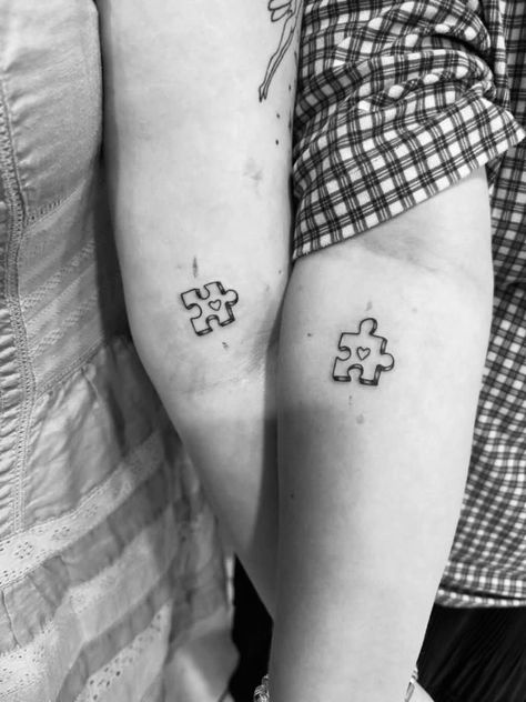 Matching Tattoo Puzzle Piece, Puzzle Couple Tattoo, Puzzle Piece Tattoo Couples, Wlw Tattoo Ideas, Jigsaw Tattoo, Partner Tattoo, Puzzle Tattoo, Wife Tattoos, Puzzle Piece Tattoo