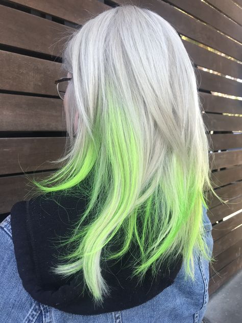 Lime green ombré Green Hair Ombre, Green Hair Ideas, Neon Green Hair, Mint Green Hair, Hair Stripping, Green Hair Dye, Dip Dye Hair, Platinum Hair, Blonde Hair Looks