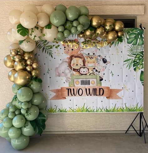 Safari Birthday Party Two Wild, Safari Birthday Decorations Jungle Theme, Zoo Backdrop Ideas, Jungle Decorations Birthday, Boys Birthday Decorations At Home, Safari Themed Birthday Party Decoration, 1st Birthday Jungle Theme, Jungle Theme Decoration Ideas, Jungle Theme Birthday Decoration