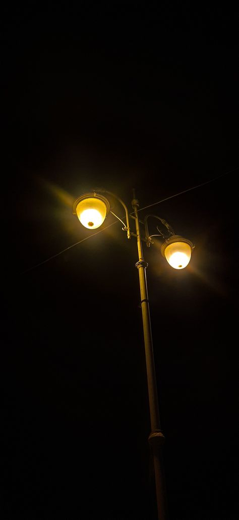 #wallpaper #iphone Light Street Night, Streetlights At Night Aesthetic, Night Street Lamp Wallpaper, Street Lamp Wallpaper Iphone, Street Lights At Night Wallpaper, Street Light Wallpaper Iphone, Street Light In Fog Wallpaper 4k, Light Wallpaper Iphone Aesthetic, Street Lamp In The Fog Wallpaper Iphone