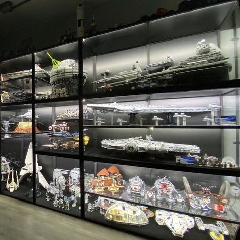 Lego Office Display, Star Wars Display Cabinet, Lego Collection Room, Lego Office Ideas, Star Wars Lego Display Ideas, Lego Star Wars Display Ideas, Lego Display Room, Star Wars Display Ideas, Collector Room Ideas