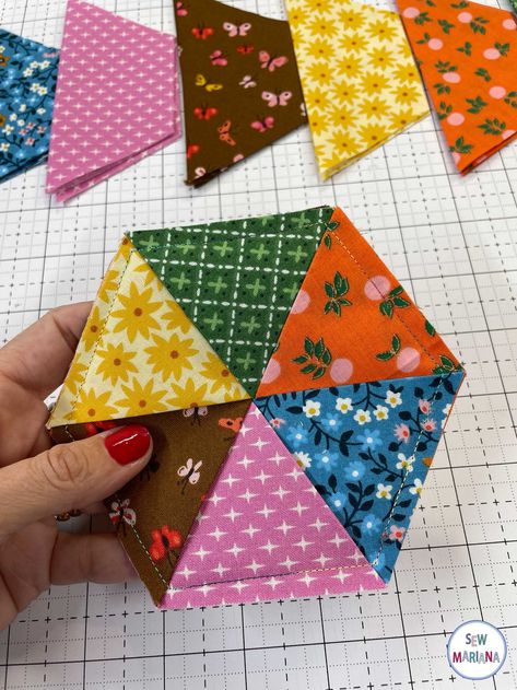 Hexagon Fabric Coasters, Folded Coasters Pattern, Fall Quilted Coasters, Folded Fabric Coasters, Simple Quilting Projects, Coaster Sewing Patterns Free, Sewn Coasters Free Pattern, Patchwork Pillows Ideas Free Pattern, Fabric Coasters Pattern