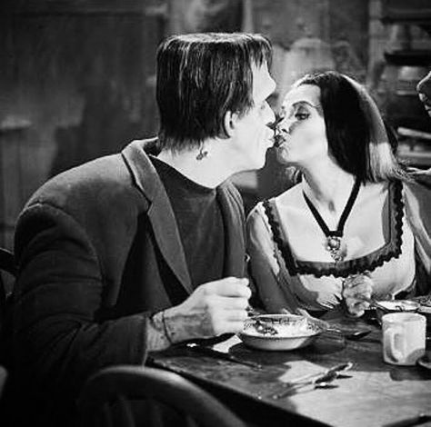 Herman & Lily Munster kissing Munsters Tv Show, Herman Munster, The Munster, Lily Munster, Yvonne De Carlo, Movie Mistakes, The Munsters, Classic Monsters, Cult Movies