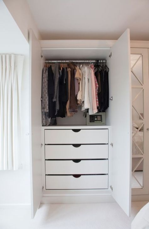 Modern bedroom cupboard ideas Cloth Cupboard Ideas, Small Built In Wardrobe Ideas, Built In Cupboards Bedroom, Bedroom Cupboard Ideas, Cupboard Ideas, Fitted Bedroom Furniture, Bedroom Built In Wardrobe, Wardrobe Interior, Bedroom Cupboards